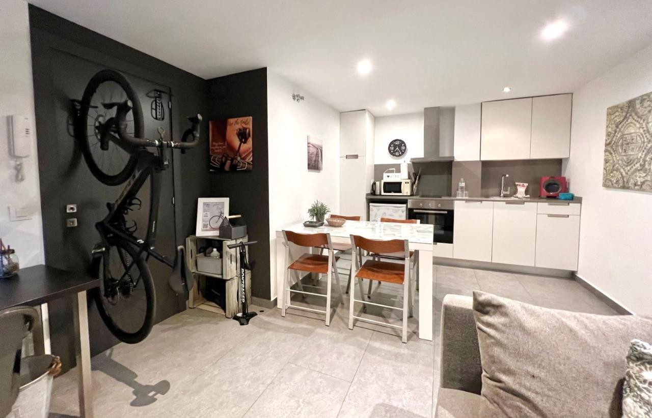 Apartamento Flateli Montjuic Gerona Exterior foto